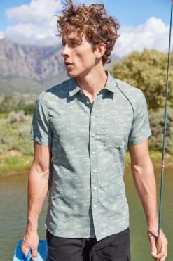 Mountain Warehouse Sedum Mens Easy Care Shirt 12 Mountain Warehouse Sedum Mens Easy Care Shirt -Mountain Warehouse 048353 kha sedum easy care printed shirt men ecom lifestyle ss22 01