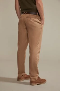 Oban Mens Cotton Chino Trousers 4 Oban Mens Cotton Chino Trousers -Mountain Warehouse 052433 bei oban mens chino ecom gbg ss23 03