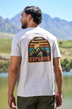 Mountain Warehouse 054373 CREST MOUNTAIN SS T-SHIRT -Mountain Warehouse 054373 lgr crest mountain ss tshirt ecom lifestyle ss25 02