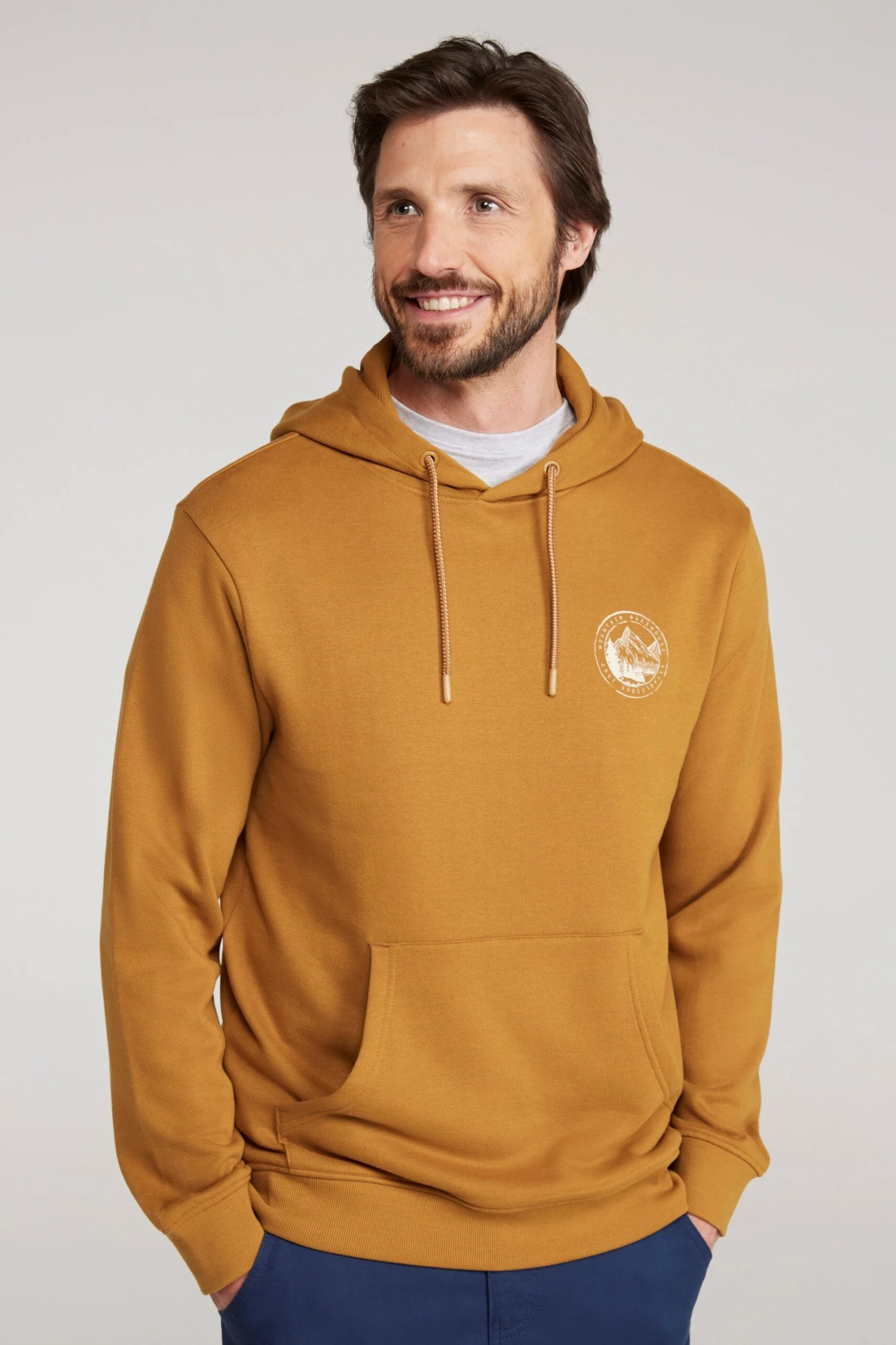 057633 SUNRISE MOUNTAIN BADGE GRAPHIC OVERHEAD HOODIE Mountain Warehouse 057633 SUNRISE MOUNTAIN BADGE GRAPHIC OVERHEAD HOODIE -Mountain Warehouse 057633 mus sunrise mountain badge graphic overhead hoodie ecom gbg ss25 01 scaled