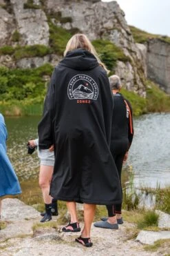 Zone3 M0B6BE Active-Flex Unisex Changing Robe -Mountain Warehouse m0b6be 001 activeflexunisexchangingrobe20250604022131 5