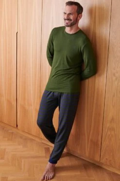 M35B23 Mens Bamboo Pyjama Set -Mountain Warehouse m35b23 002 mensbamboopyjamaset20241119060603 3