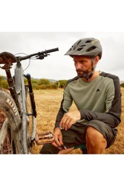 Altura M4E594 Ridge Performance Mens Long Sleeve Jersey -Mountain Warehouse m4e594 001 ridgeperformancemenslongsleevejersey20230908083620 3