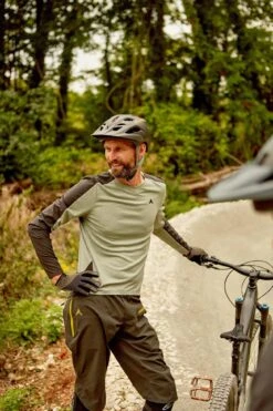 Altura M4E594 Ridge Performance Mens Long Sleeve Jersey -Mountain Warehouse m4e594 001 ridgeperformancemenslongsleevejersey20230908083621 9