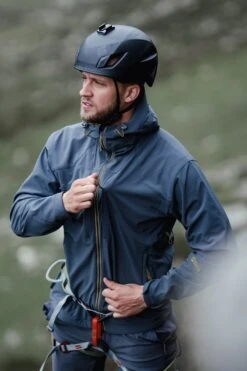 M98FF3 Hydron Mens Softshell Jacket -Mountain Warehouse m98ff3 003 hydronmenssoftshelljacket20250402020611 3