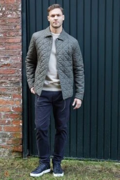 Threadbare MA7A58 Lightweight Mens Collared Quilted Jacket 4 Threadbare MA7A58 Lightweight Mens Collared Quilted Jacket -Mountain Warehouse ma7a58 001 lightweightmenscollaredquiltedjacket20250313060629 3