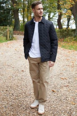 Threadbare MA7A58 Lightweight Mens Collared Quilted Jacket 9 Threadbare MA7A58 Lightweight Mens Collared Quilted Jacket -Mountain Warehouse ma7a58 002 lightweightmenscollaredquiltedjacket20250313060630 3