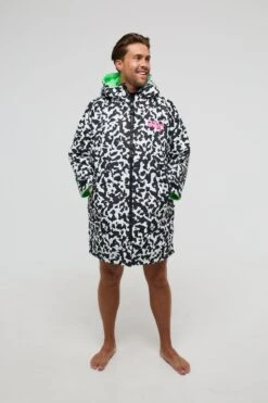 MC25A3 Sherpa Unisex Changing Robe 12 MC25A3 Sherpa Unisex Changing Robe -Mountain Warehouse mc25a3 003 sherpaunisexchangingrobe20250131030603 1