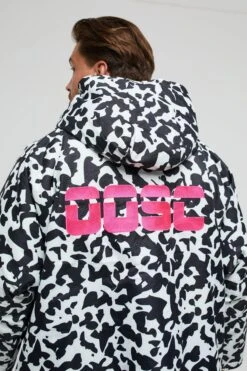 MC25A3 Sherpa Unisex Changing Robe 14 MC25A3 Sherpa Unisex Changing Robe -Mountain Warehouse mc25a3 003 sherpaunisexchangingrobe20250131030603 3