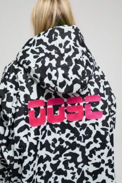 MC25A3 Sherpa Unisex Changing Robe 15 MC25A3 Sherpa Unisex Changing Robe -Mountain Warehouse mc25a3 003 sherpaunisexchangingrobe20250131030603 4