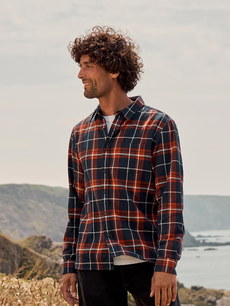 Front Page -Mountain Warehouse Q88592s